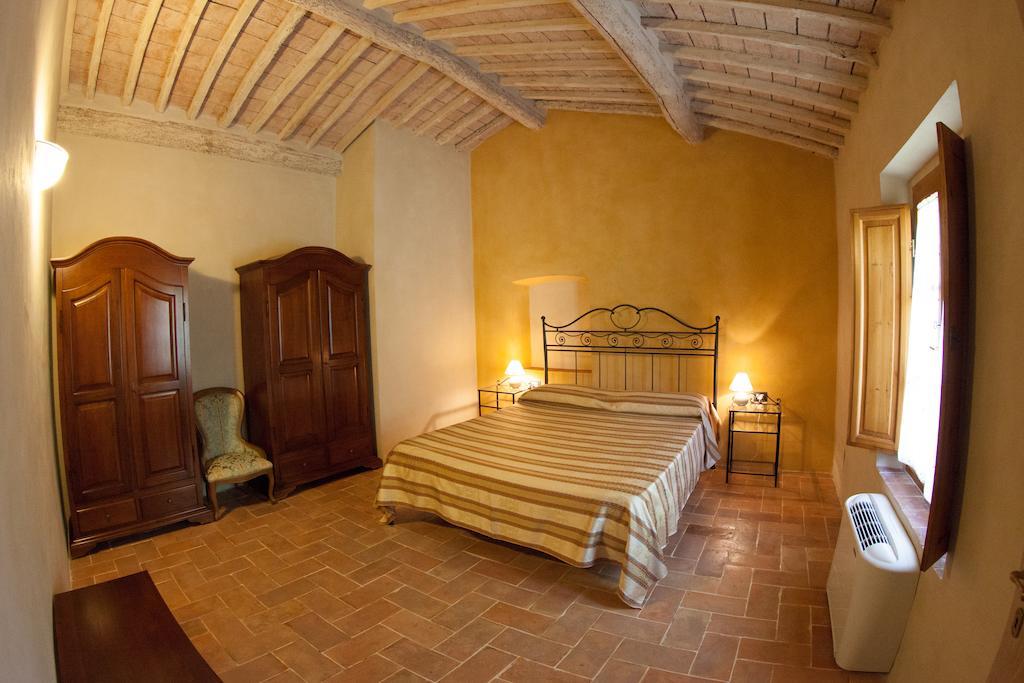 Casa Vacanze Casale al Pino Riparbella Habitación foto