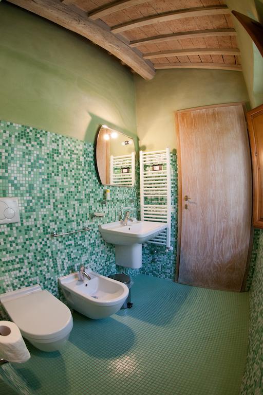 Casa Vacanze Casale al Pino Riparbella Habitación foto