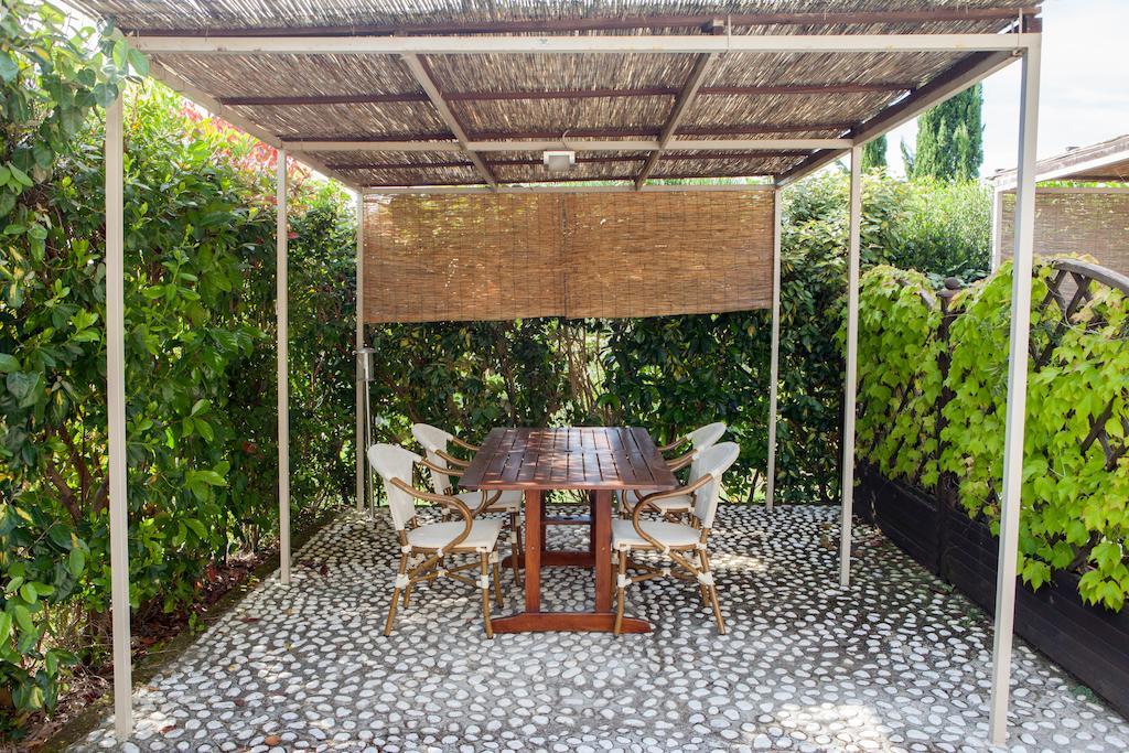 Casa Vacanze Casale al Pino Riparbella Habitación foto